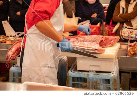 Tuna dismantling 62905529