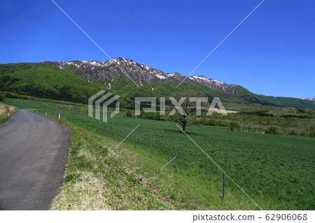 Blue sky and spring baldake 62906068