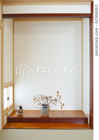 Between floors 62906963
