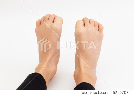 Toe stretching 62907071