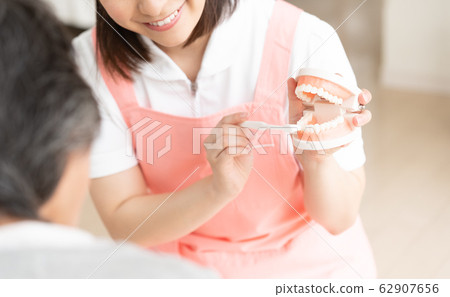 Female Senior Guidance Toothpaste 62907656