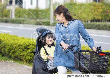 Parents riding a bicycle 62908222