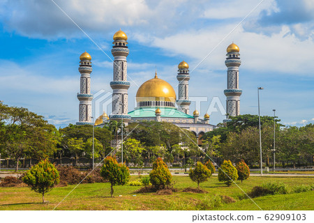 Jame Asr Hassanil Bolkiah Mosque in brunei 62909103