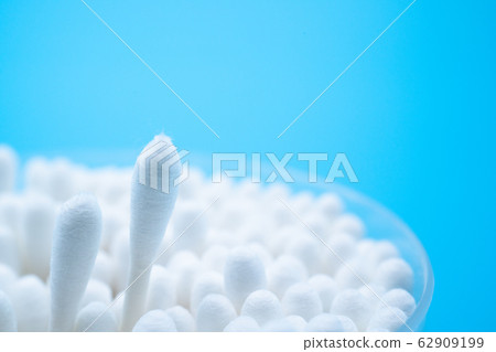 棉花棒藍色背景 62909199