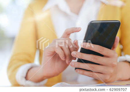 Using online connect technology for business, Using online connect technology for business, 62909707