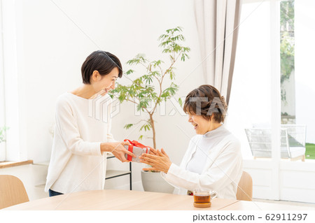 母親節父母子女禮物母親女兒家庭形象 62911297