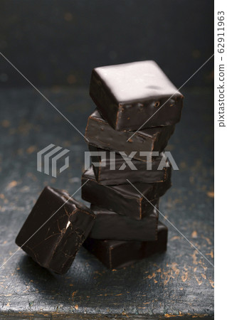 chocolate syrup, graham crackers, peanut butter, chocolate syrup, graham crackers, peanut butter, 62911963