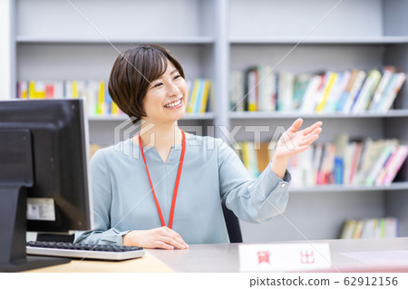 圖書館館員女性 62912156