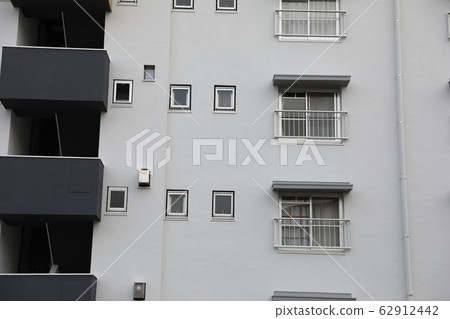 Apartment complex Apartment complex 62912442