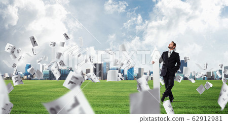 Businessman and foundation of startup projects Businessman and foundation of startup projects 62912981