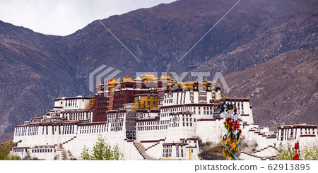 Potala palace, former Dalai Lama residence in Lhasa - Tibet 62913895