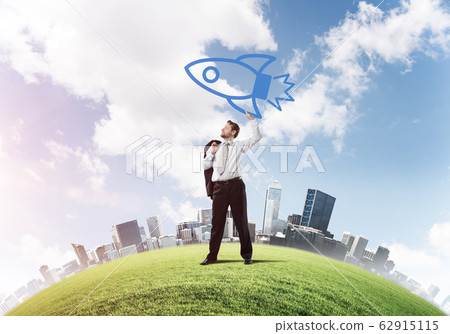 Businessman and foundation of startup projects 62915115