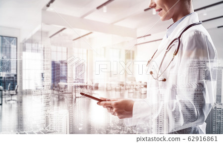 Medical industry concept by means of successful doctor 62916861