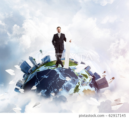 Businessman and pointing banner 62917145