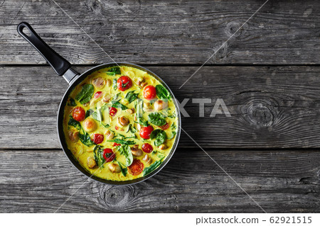 Yellow coconut and mushroom curry, copy space 62921515