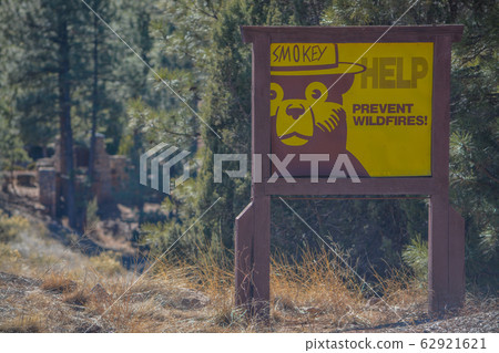Help Smokey the Bear prevent wildfires sign. In Sitgreaves National Forest, Arizona USA 62921621