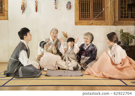 Multi Generation Family. family, happiness, generation and people concept 091 Multi Generation Family. family, happiness, generation and people concept 091 62922704