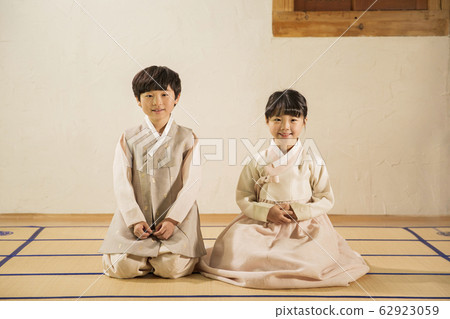 Multi Generation Family. family, happiness, generation and people concept 085 62923059