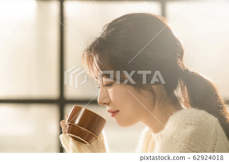 Woman, coffee, tea time Woman, coffee, tea time 62924018