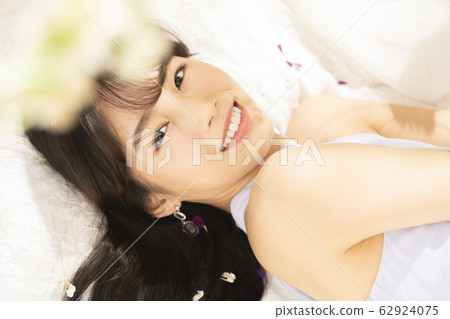 Bed, sleep, lie down 62924075