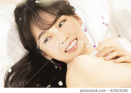 Bed, sleep, lie down 62924200