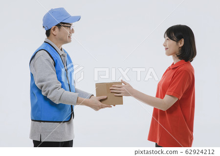 Portrait of young woman and man, part timer and owner 064 62924212