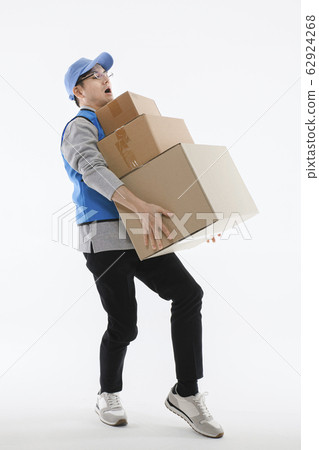 Portrait of young woman and man, part timer and owner 024 62924268