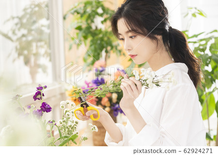 Plant, animation, woman 62924271
