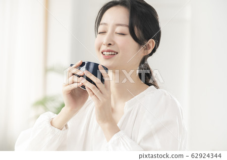 Beauty, woman, lipstick 62924344