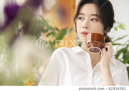 Plant, animation, woman 62924391