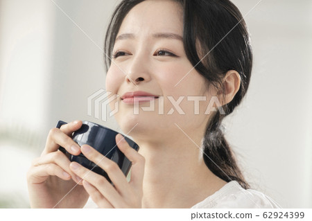 Beauty, woman, lipstick 62924399