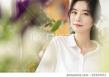 Plant, animation, woman 62924451