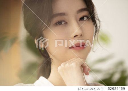 Plant, animation, woman 62924469