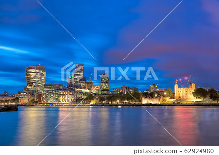 Panorama of London with modern downtown in England, UK Panorama of London with modern downtown in England, UK 62924980