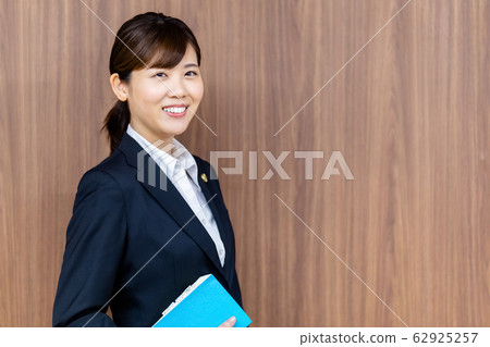 Lawyer female newcomer 62925257