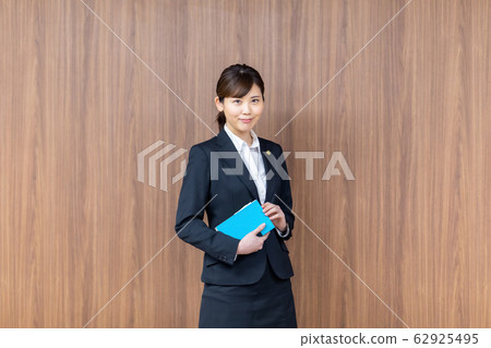Lawyer female newcomer 62925495