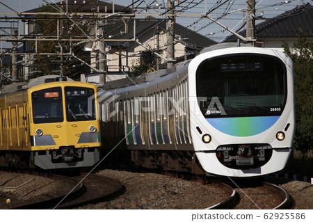 [SI] 新舊車輛：西武池袋線101系列車、30000系微笑列車 62925586