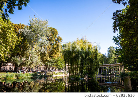 Corinthian colonnade in Parc Monceau, Paris, 62925636