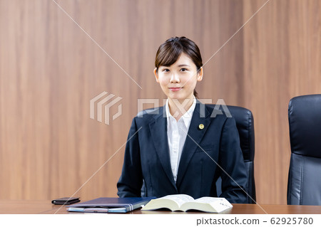 Lawyer female newcomer 62925780