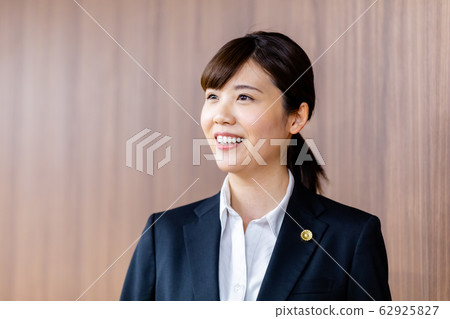 Lawyer female newcomer Lawyer female newcomer 62925827