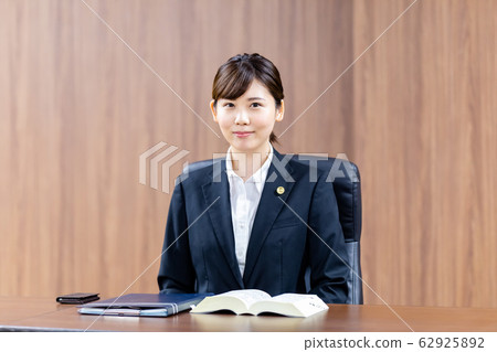 律師女新人 62925892