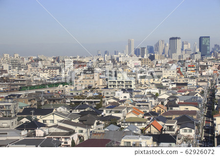 途經目黑區的東急東橫線5050系列車(藍色青蛙包裝) 途經目黑區的東急東橫線5050系列車(藍色青蛙包裝) 62926072