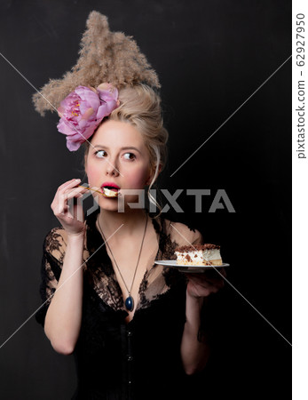 Beautiful blonde countess with a cake Beautiful blonde countess with a cake 62927950