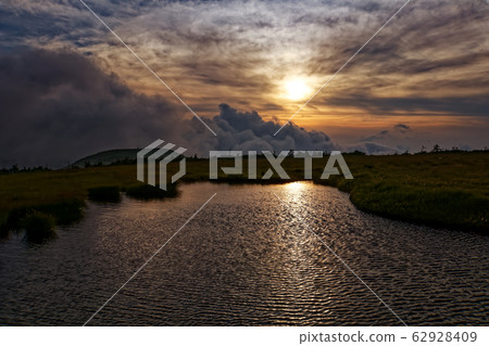 Hiragatake / Himenoike at sunset 62928409