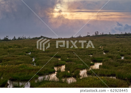 日落時的信長岳和姬路池 日落時的信長岳和姬路池 62928445