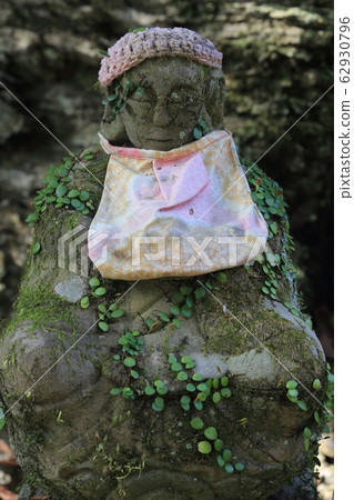 Kochi ken Otofoncho, national treasure Toyoshonji Stone Buddha group on the left side of Yakushido 62930796