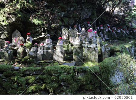 Kochi ken Otofoncho,Yakushido左側的國寶Toyoshonji Stone Buddha組 Kochi ken Otofoncho,Yakushido左側的國寶Toyoshonji Stone Buddha組 62930801