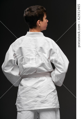 backside view of a teenager dressed in martial 62931405