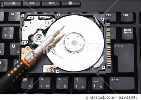 PC硬盤（HDD）和精密螺絲刀 62931843