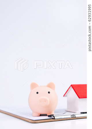Piggy bank house finance saving money budget finance 62931995